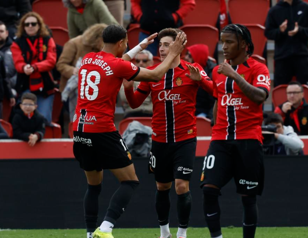 西甲最新积分战报:前2相差4分,巴萨压制皇马,西班牙人惨遭逆转